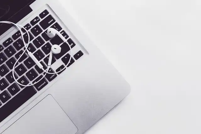 AirPods Pro 3: Black Friday Deal & Health Features